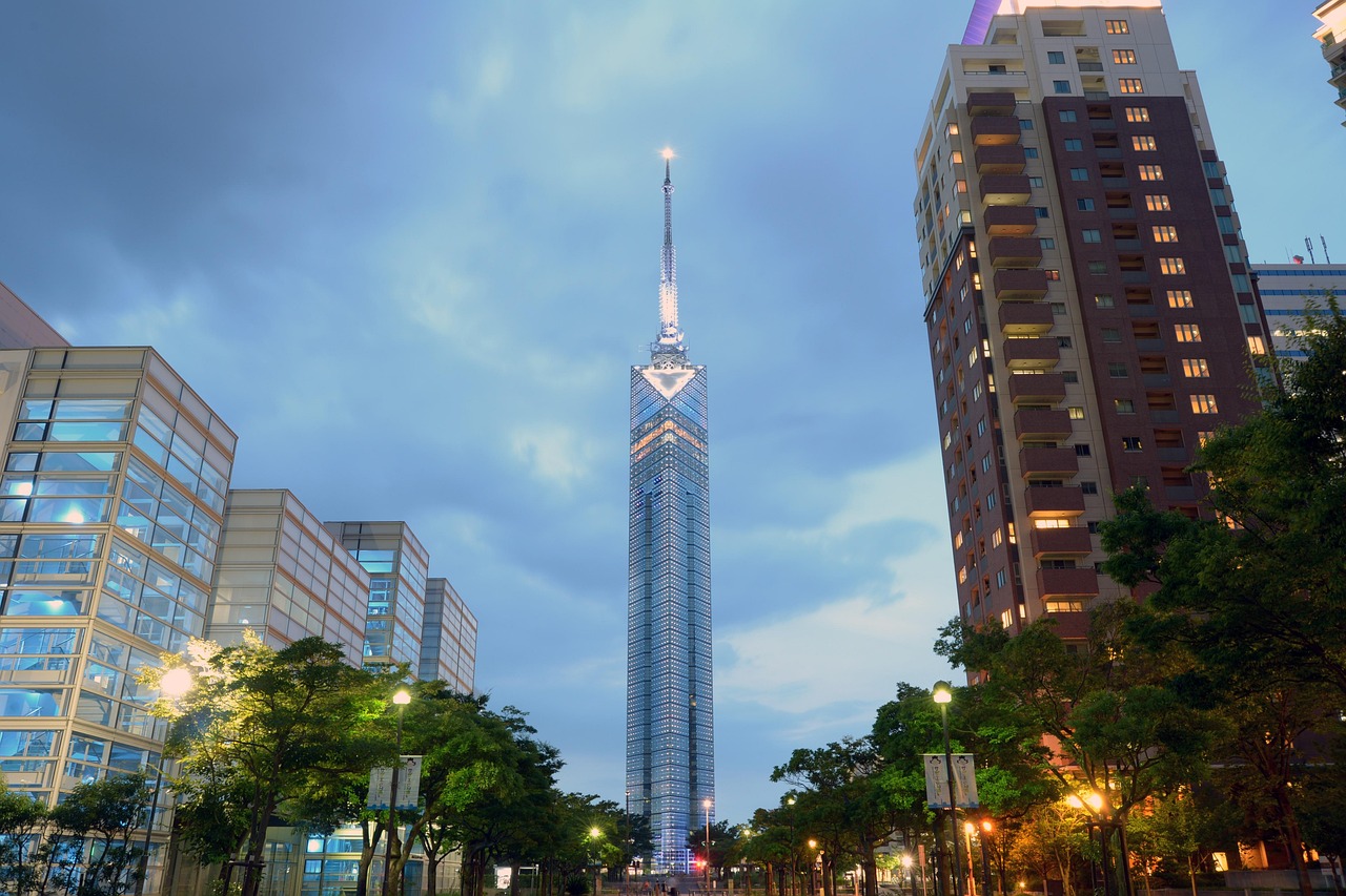 福岡のロマンチックな温泉で楽しむ夜景スポットは？